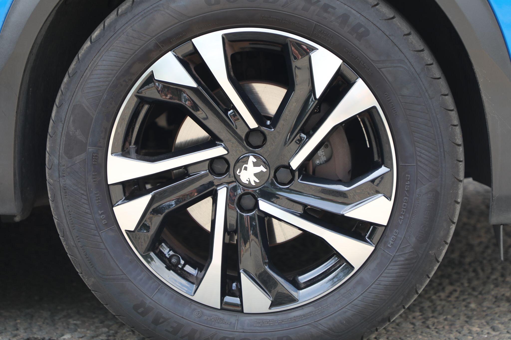 Large vehicle image